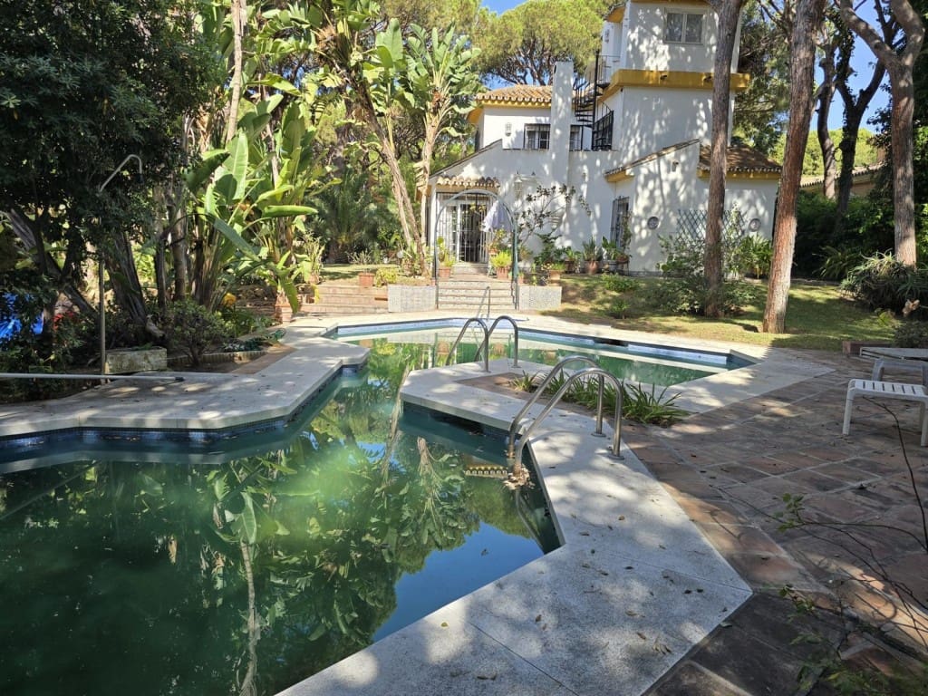 4 soveværelse Villa til salg i Calahonda med swimmingpool - € 890.000 (Ref: 9104331)