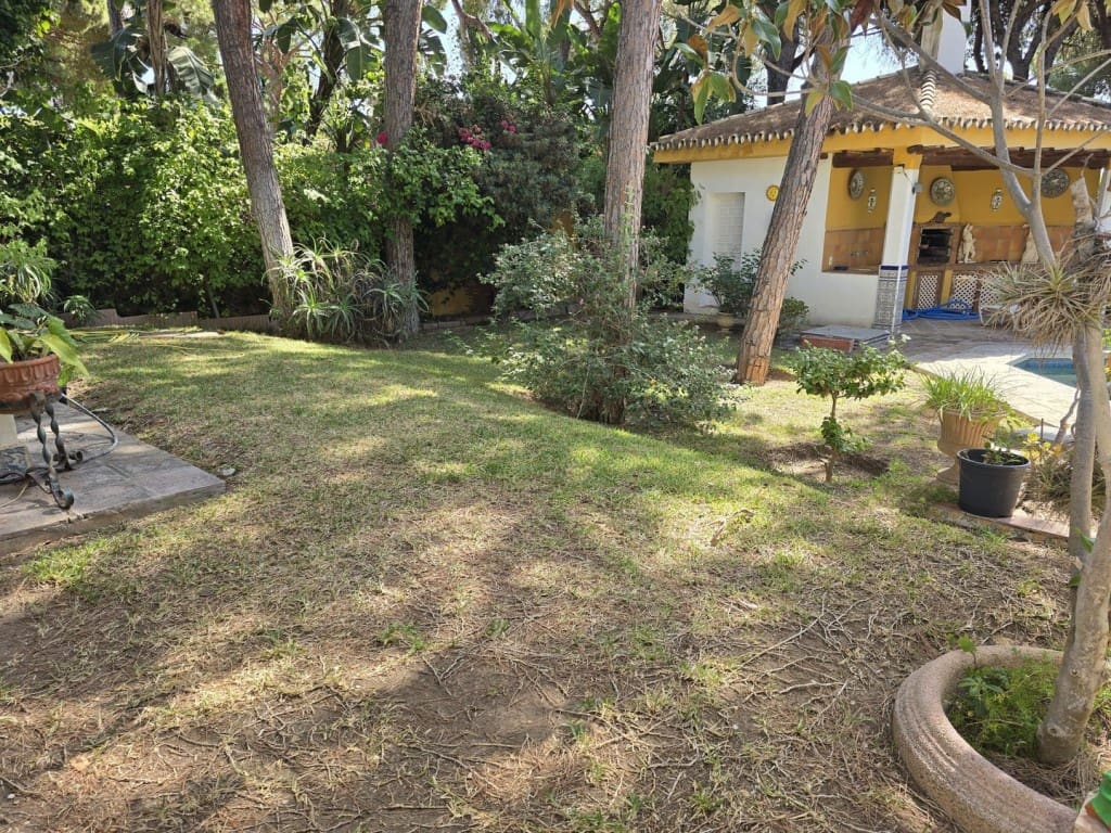 4 soveværelse Villa til salg i Calahonda med swimmingpool - € 890.000 (Ref: 9104331)