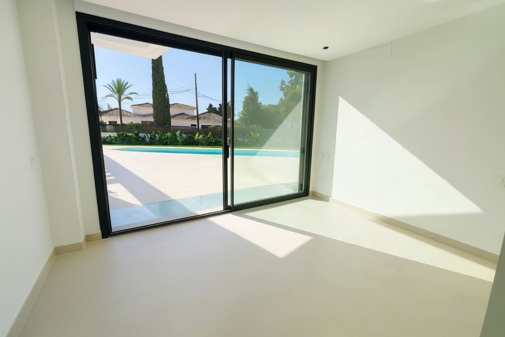 5 soverom Villa til salgs i Mijas Costa med svømmebasseng garasje - € 2 548 000 (Ref: 9106346)