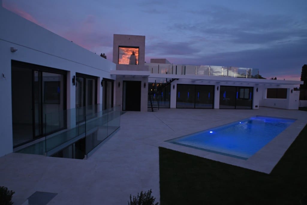 5 soverom Villa til salgs i Mijas Costa med svømmebasseng garasje - € 2 548 000 (Ref: 9106346)