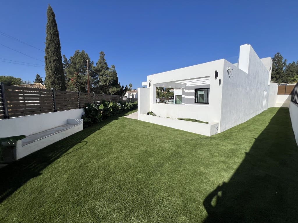 5 soverom Villa til salgs i Mijas Costa med svømmebasseng garasje - € 2 548 000 (Ref: 9106346)