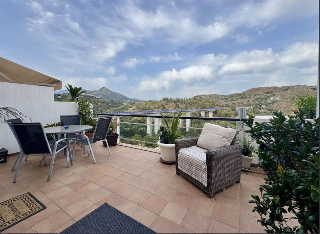 2 bedroom Penthouse for sale in Benahavis with pool garage - € 378,000 (Ref: 9129527)