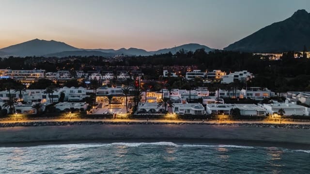 3 soveværelse Semi-Rækkehus til salg i Golden Mile, Marbella med swimmingpool garage - € 5.995.000 (Ref: 9195326)