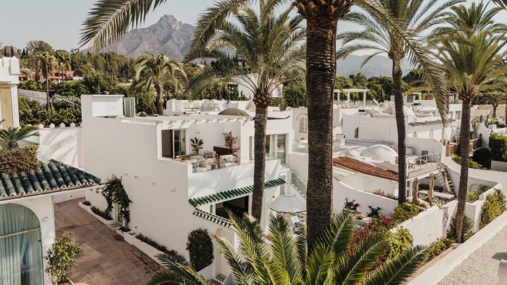 3 soveværelse Semi-Rækkehus til salg i Golden Mile med swimmingpool garage - € 5.995.000 (Ref: 9195326)