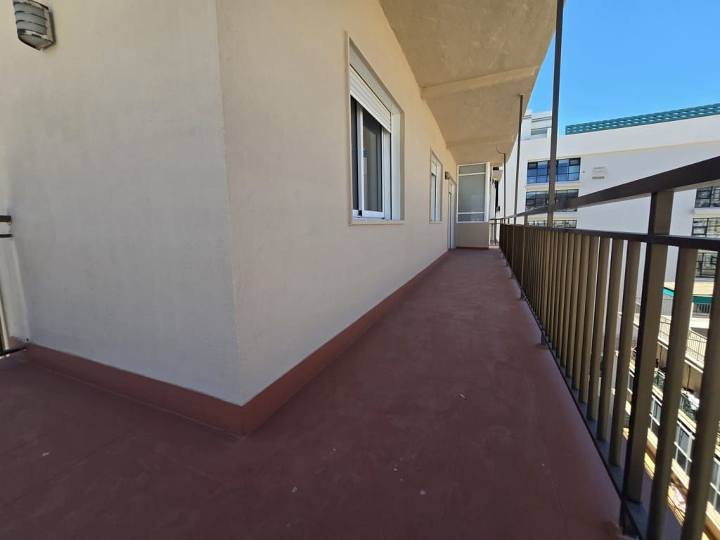 4 bedroom Apartment for sale in Fuengirola - € 595,000 (Ref: 9236091)