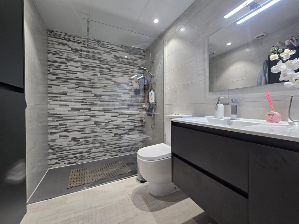 2 bedroom Apartment for sale in La Cala de Mijas - € 425,000 (Ref: 9251915)