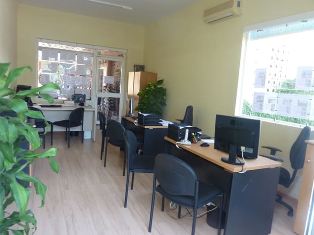 Commercial for sale in Calahonda, Mijas - € 215,000 (Ref: 9406190)