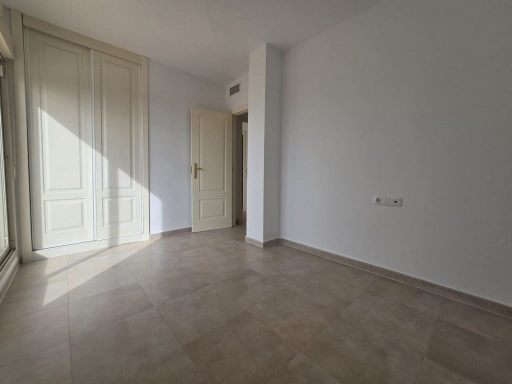 2 soverom Penthouse til salgs i Riviera del Sol med svømmebasseng garasje - € 340 000 (Ref: 9410505)