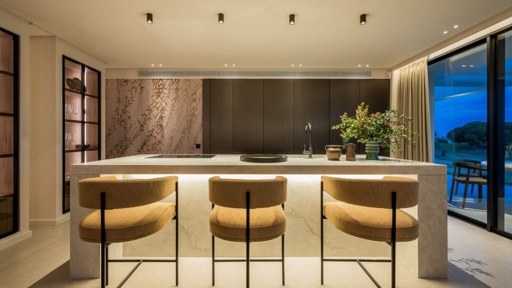 4 slaapkamer Villa te koop in Nueva Andalucia met zwembad garage - € 5.975.000 (Ref: 9418829)