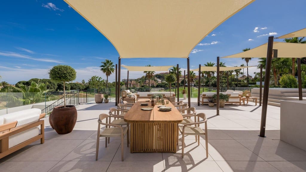 4 slaapkamer Villa te koop in Nueva Andalucia met zwembad garage - € 5.975.000 (Ref: 9418829)