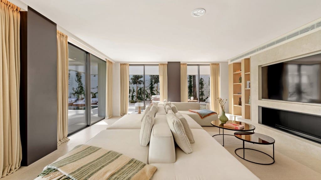 4 slaapkamer Villa te koop in Nueva Andalucia met zwembad garage - € 5.975.000 (Ref: 9418829)