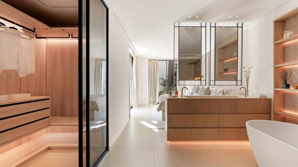 4 slaapkamer Villa te koop in Nueva Andalucia met zwembad garage - € 5.975.000 (Ref: 9418829)