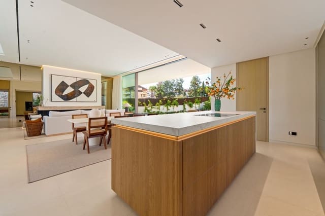 5 bedroom Villa for sale in Golden Mile, Marbella with pool - € 5,995,000 (Ref: 9418830)