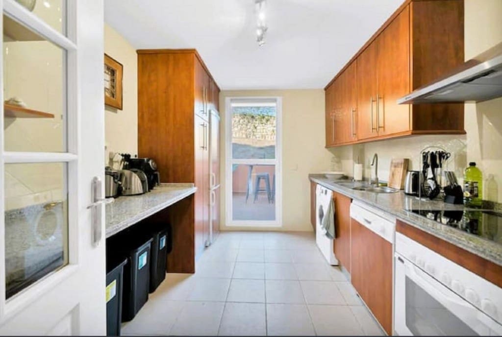 Apartamento de 2 habitaciones en Elviria en venta con piscina garaje - 397.500 € (Ref: 9461036)