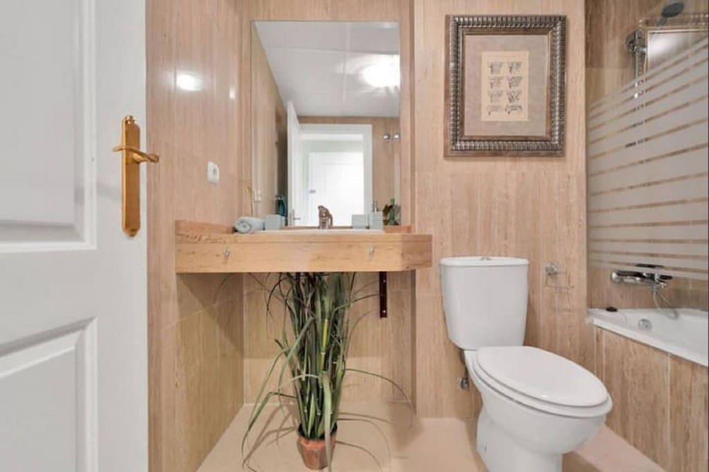 Apartamento de 2 habitaciones en Elviria en venta con piscina garaje - 397.500 € (Ref: 9461036)