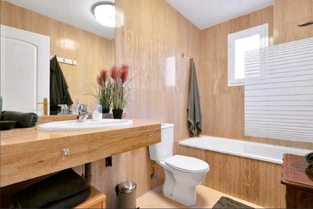 Apartamento de 2 habitaciones en Elviria en venta con piscina garaje - 397.500 € (Ref: 9461036)