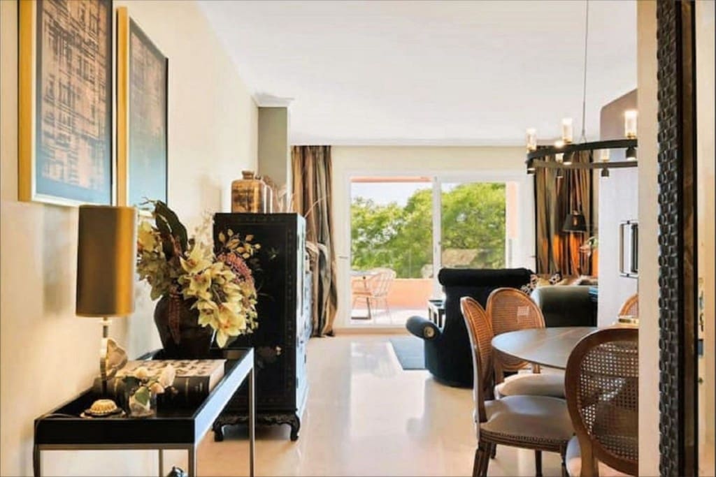 Apartamento de 2 habitaciones en Elviria en venta con piscina garaje - 397.500 € (Ref: 9461036)