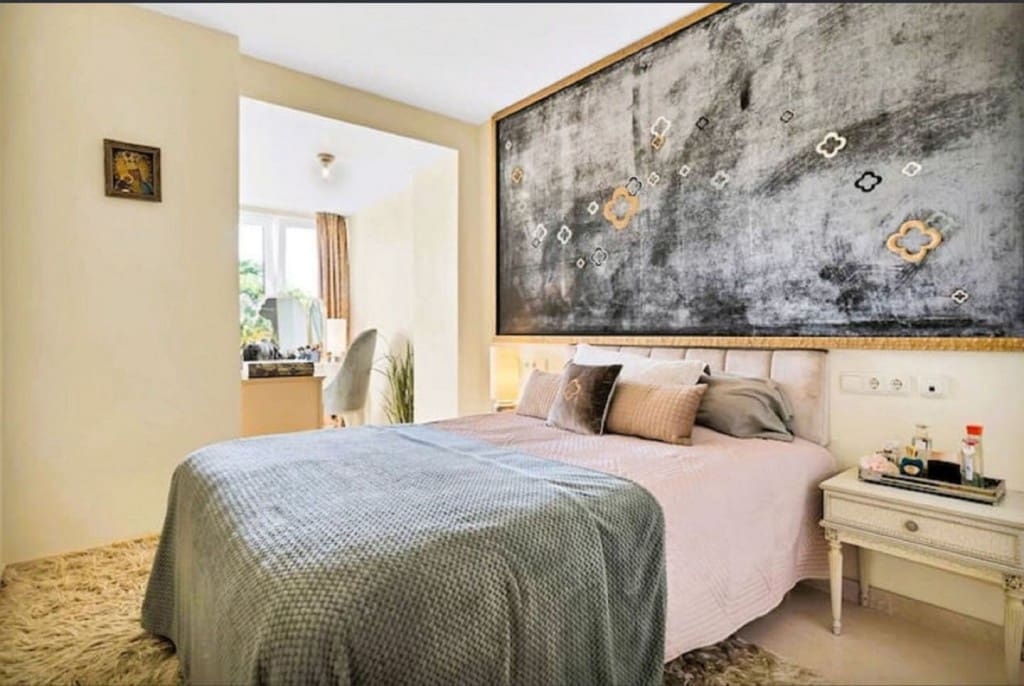 Apartamento de 2 habitaciones en Elviria en venta con piscina garaje - 397.500 € (Ref: 9461036)