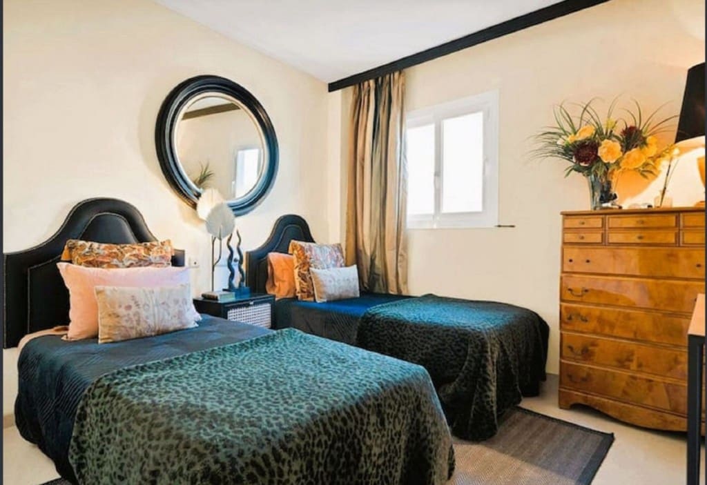 Apartamento de 2 habitaciones en Elviria en venta con piscina garaje - 397.500 € (Ref: 9461036)