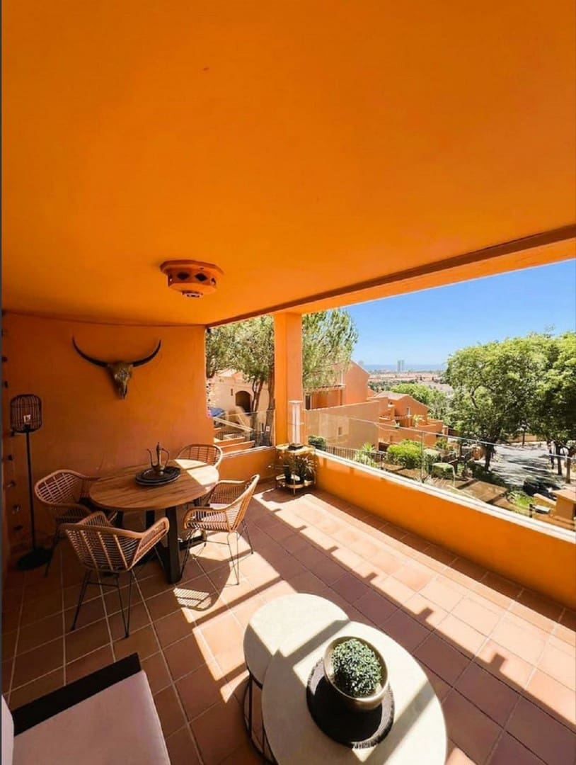 Apartamento de 2 habitaciones en Elviria en venta con piscina garaje - 397.500 € (Ref: 9461036)