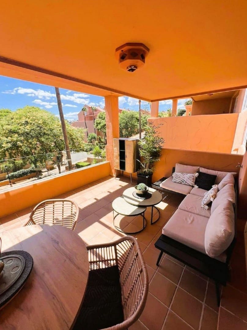 Apartamento de 2 habitaciones en Elviria en venta con piscina garaje - 397.500 € (Ref: 9461036)
