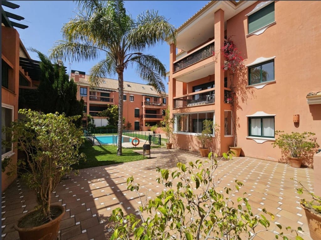 2 bedroom Apartment for sale in Marbesa with pool garage - € 389,000 (Ref: 9461038)