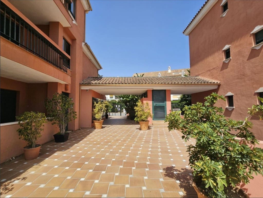 2 bedroom Apartment for sale in Marbesa with pool garage - € 389,000 (Ref: 9461038)