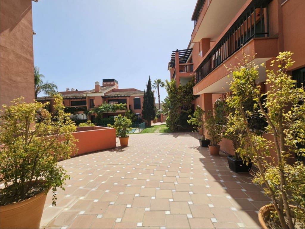 2 bedroom Apartment for sale in Marbesa with pool garage - € 389,000 (Ref: 9461038)