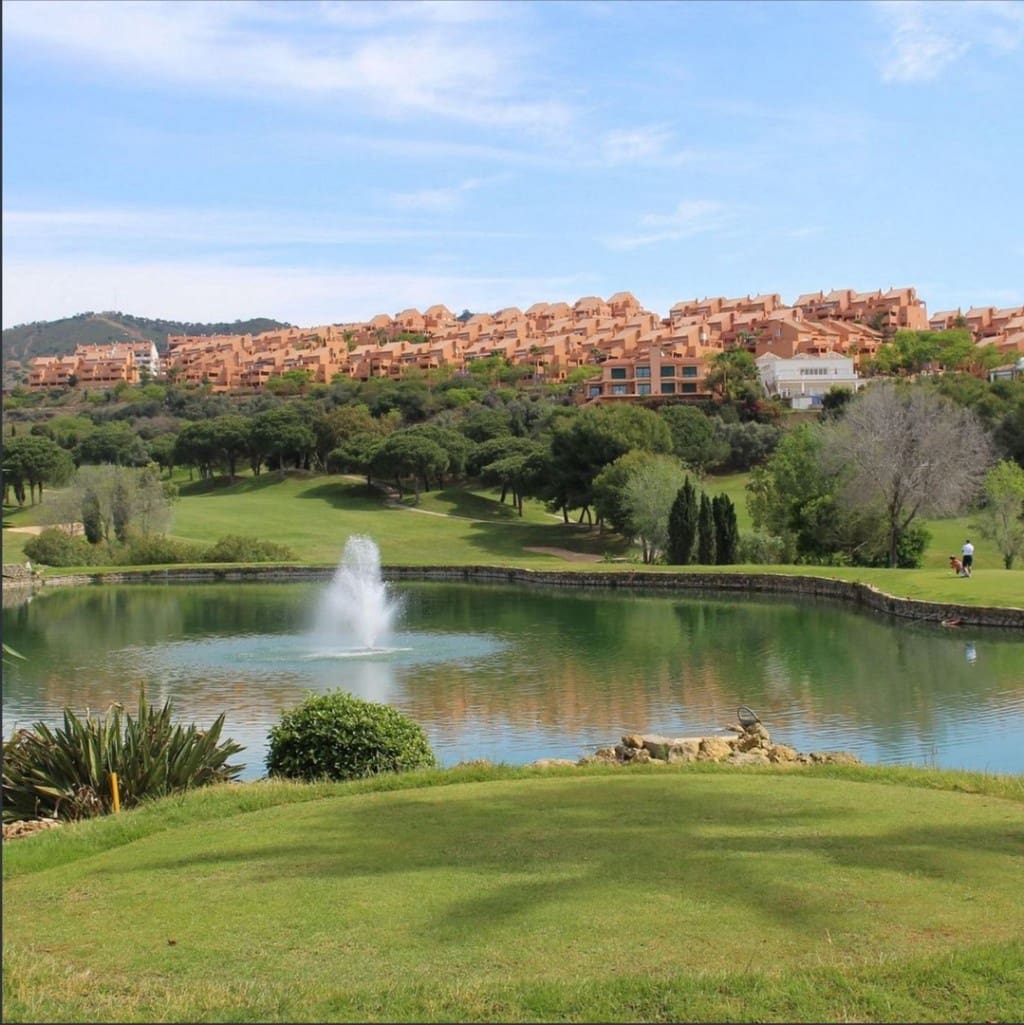 2 makuuhuone Huoneisto myytävänä paikassa Elviria mukana uima-altaan - 375 000 € (Ref: 9461040)