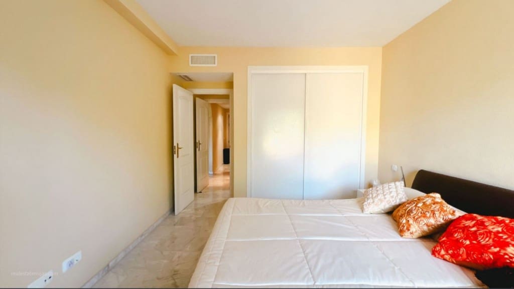 Apartamento de 2 habitaciones en La Reserva en venta con piscina garaje - 299.000 € (Ref: 9461044)