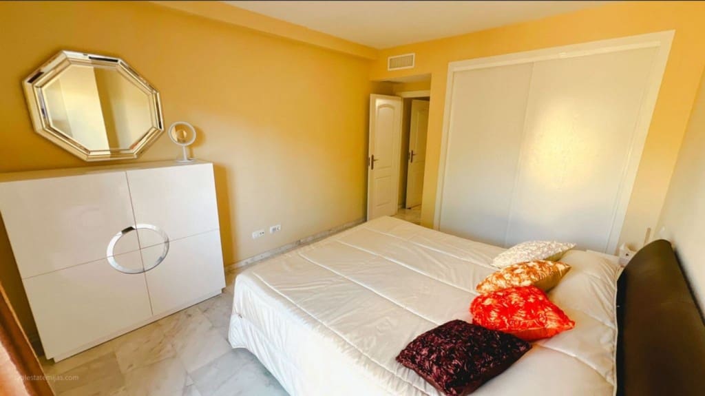 Apartamento de 2 habitaciones en La Reserva en venta con piscina garaje - 299.000 € (Ref: 9461044)