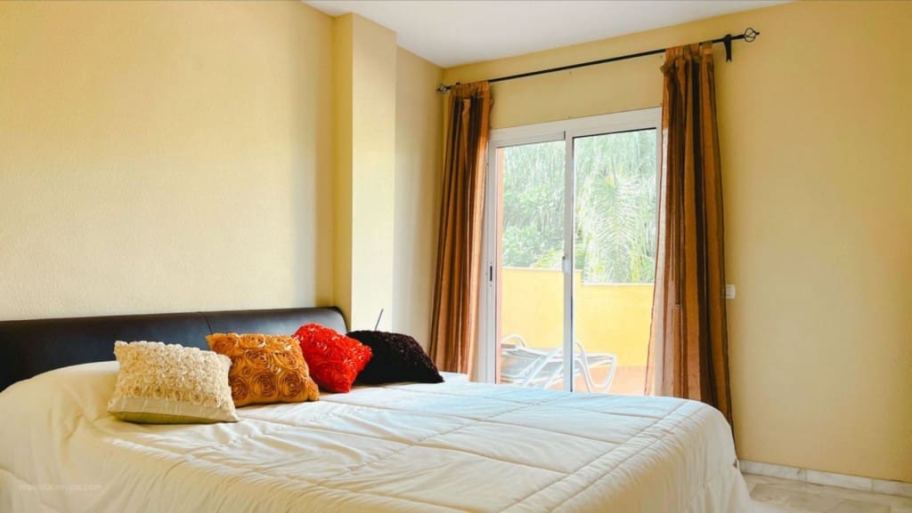 Apartamento de 2 habitaciones en La Reserva en venta con piscina garaje - 299.000 € (Ref: 9461044)