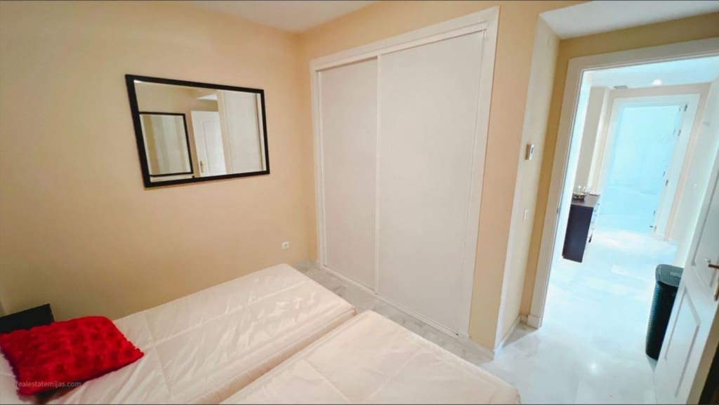 Apartamento de 2 habitaciones en La Reserva en venta con piscina garaje - 299.000 € (Ref: 9461044)