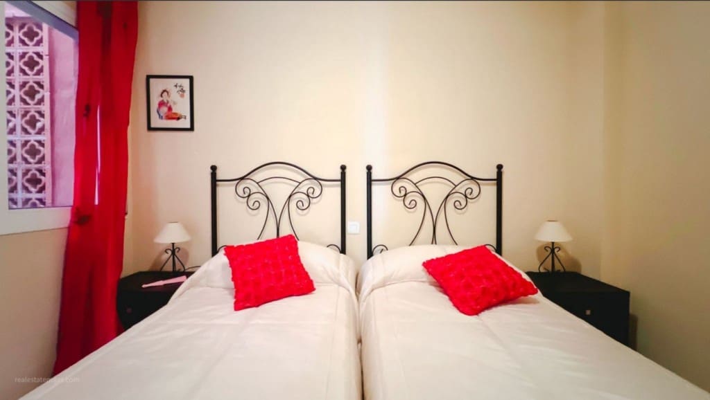 Apartamento de 2 habitaciones en La Reserva en venta con piscina garaje - 299.000 € (Ref: 9461044)