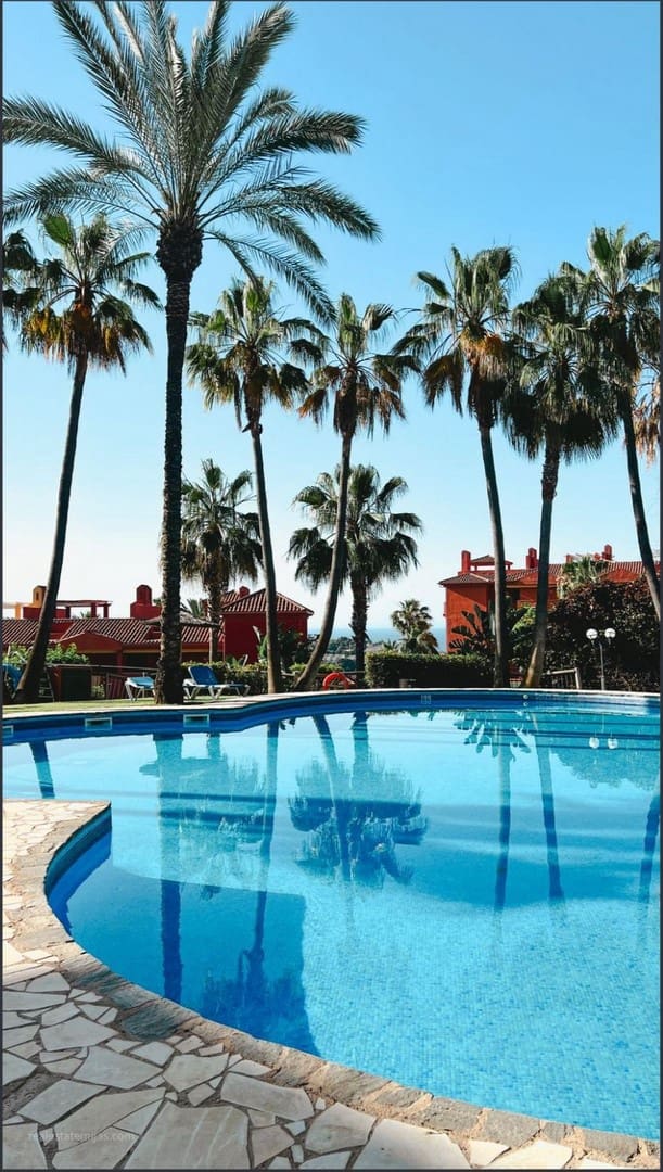 Apartamento de 2 habitaciones en La Reserva en venta con piscina garaje - 299.000 € (Ref: 9461044)