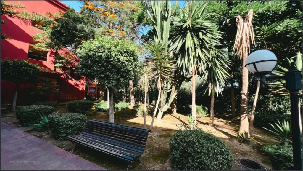 Apartamento de 2 habitaciones en La Reserva en venta con piscina garaje - 299.000 € (Ref: 9461044)