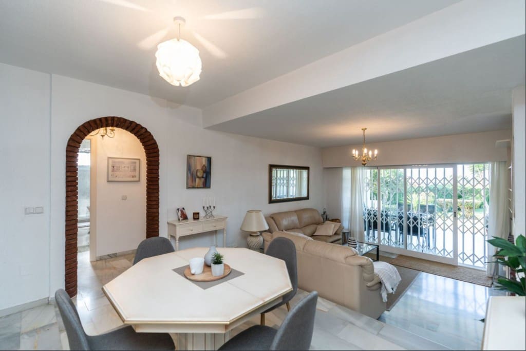 Apartamento de 2 habitaciones en La Reserva en venta con piscina - 395.000 € (Ref: 9461045)