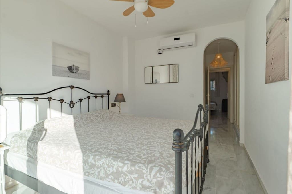 2 soverom Leilighet til salgs i Calahonda med svømmebasseng garasje - € 339 000 (Ref: 9465136)