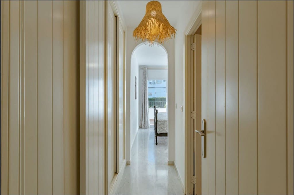 2 soverom Leilighet til salgs i Calahonda med svømmebasseng garasje - € 339 000 (Ref: 9465136)