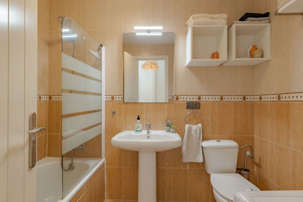 2 soverom Leilighet til salgs i Calahonda med svømmebasseng garasje - € 339 000 (Ref: 9465136)