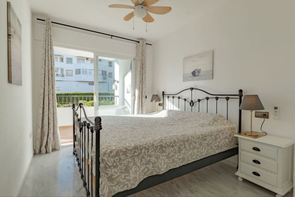 2 soverom Leilighet til salgs i Calahonda med svømmebasseng garasje - € 339 000 (Ref: 9465136)