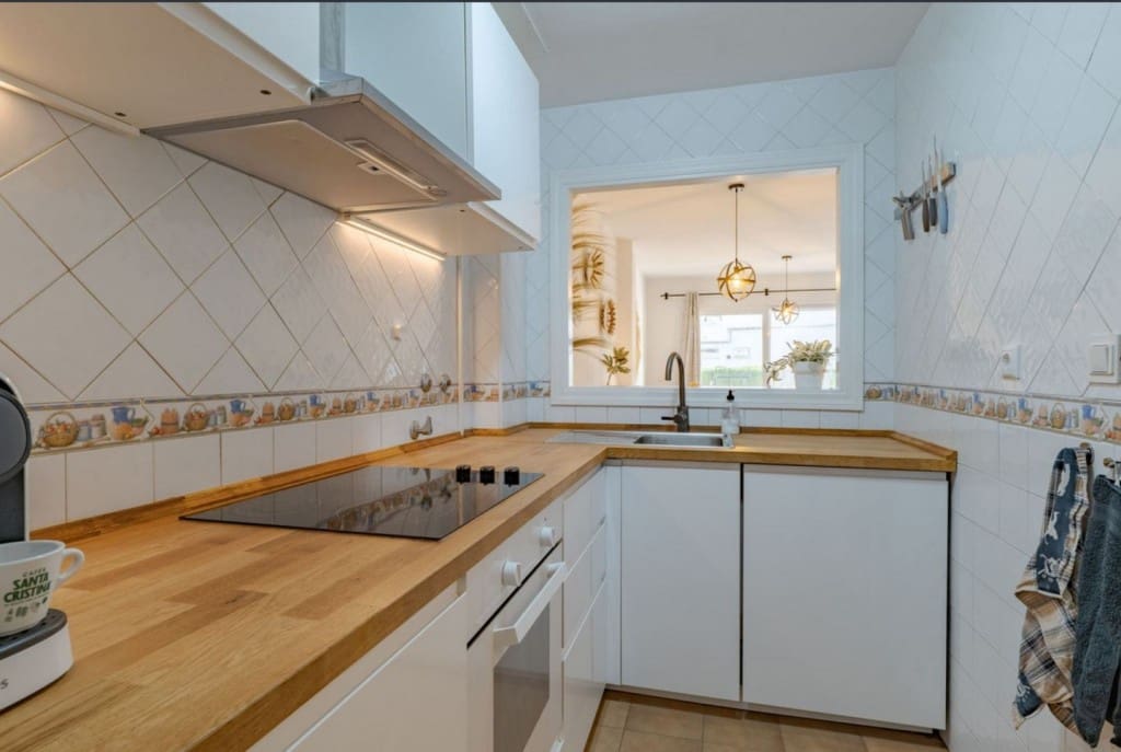 2 soverom Leilighet til salgs i Calahonda med svømmebasseng garasje - € 339 000 (Ref: 9465136)