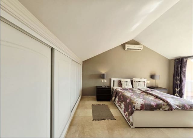 2 bedroom Penthouse for sale in Elviria, Marbella with pool garage - € 419,000 (Ref: 9465140)