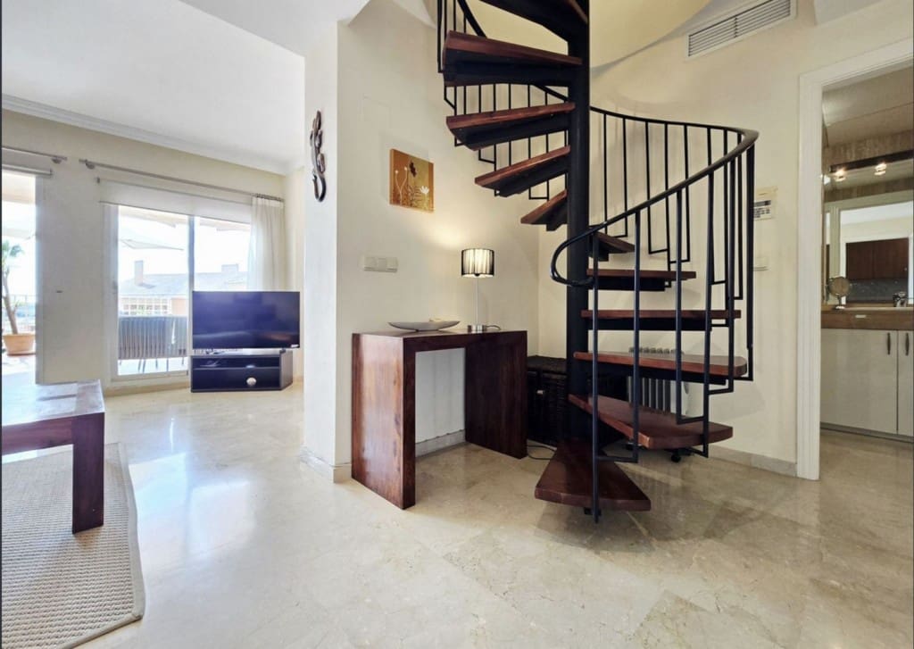 2 bedroom Penthouse for sale in Elviria with pool garage - € 419,000 (Ref: 9465140)