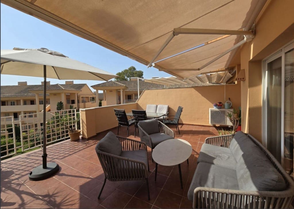 2 bedroom Penthouse for sale in Elviria with pool garage - € 419,000 (Ref: 9465140)