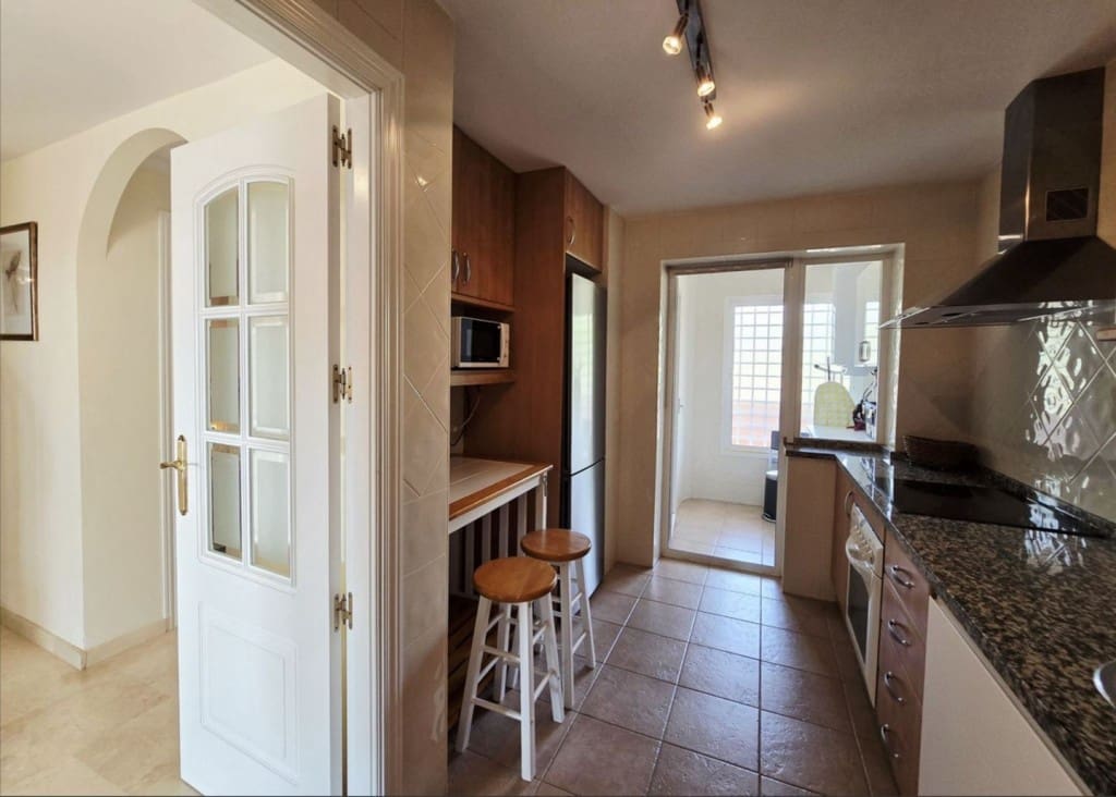 2 bedroom Penthouse for sale in Elviria with pool garage - € 419,000 (Ref: 9465140)