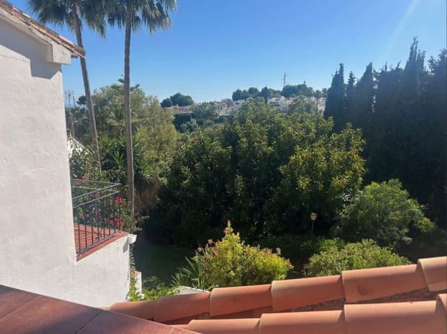 Casa de 4 habitaciones en Calahonda, Mijas en venta con piscina garaje - 425.000 € (Ref: 9468083)