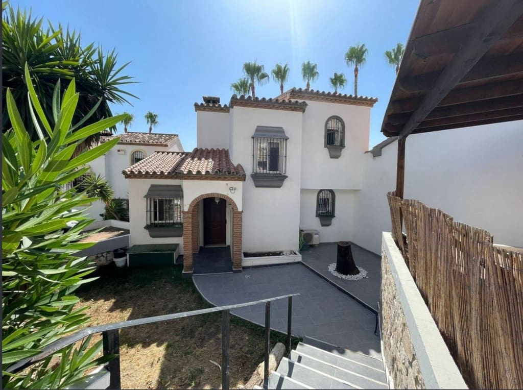 Casa de 4 habitaciones en Calahonda en venta con piscina garaje - 425.000 € (Ref: 9468083)