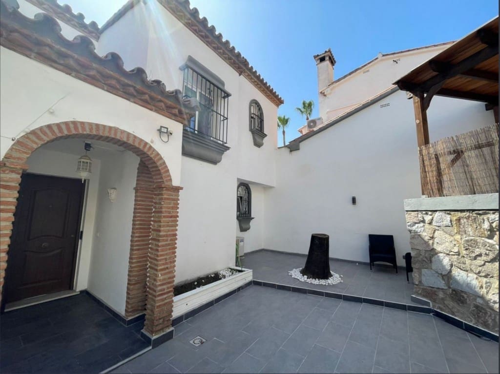 Casa de 4 habitaciones en Calahonda en venta con piscina garaje - 425.000 € (Ref: 9468083)