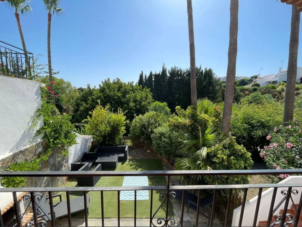 Casa de 4 habitaciones en Calahonda en venta con piscina garaje - 425.000 € (Ref: 9468083)